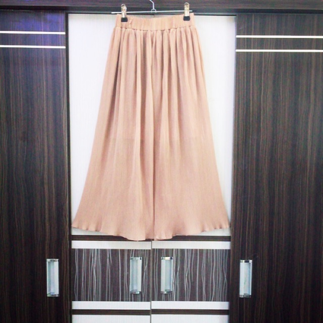 Quần ống rộng voan dập ly.