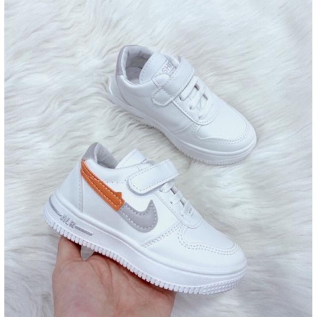 giày thể thao trắng bé trai bé gái size 26-31 móc cam hồng
