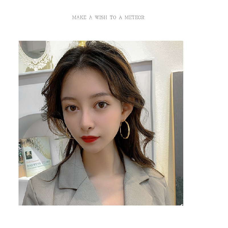 Khuyên Tai Nữ Trang Tạo Hình Độc Đáo