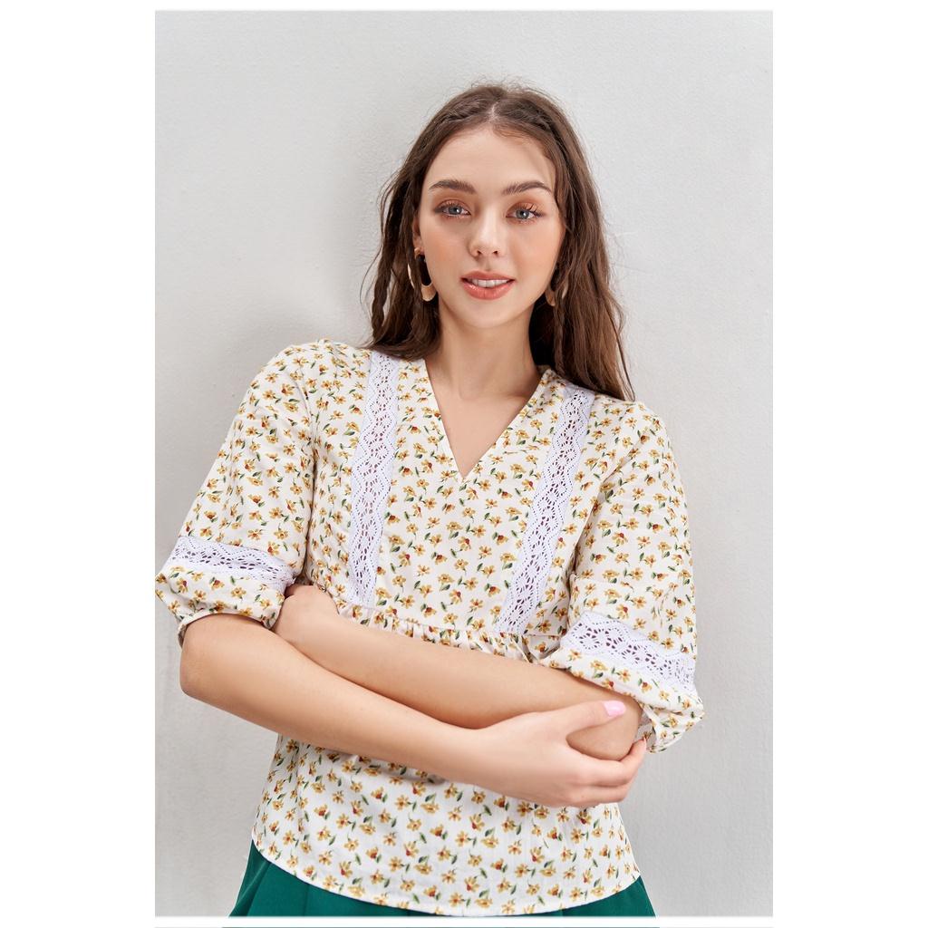 Áo sơ mi cổ tim phối ren hoa daisy vàng 1AO2104 ADORE DRESS