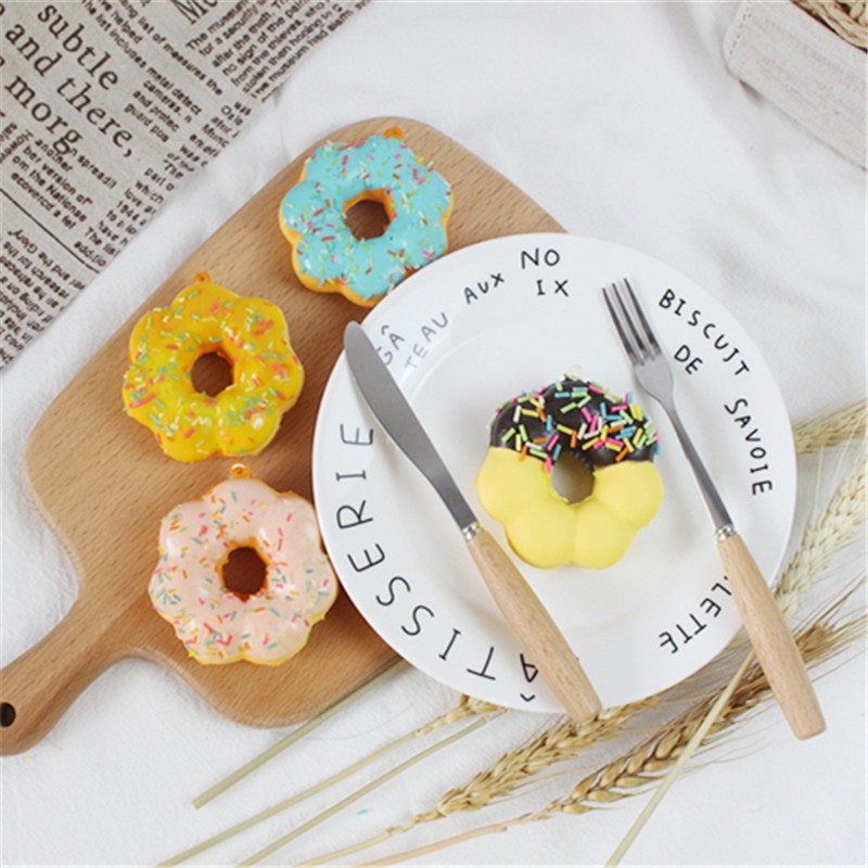 Đồ Chơi Bóp Nén Hình Bánh Donut Dễ Thương 6cm