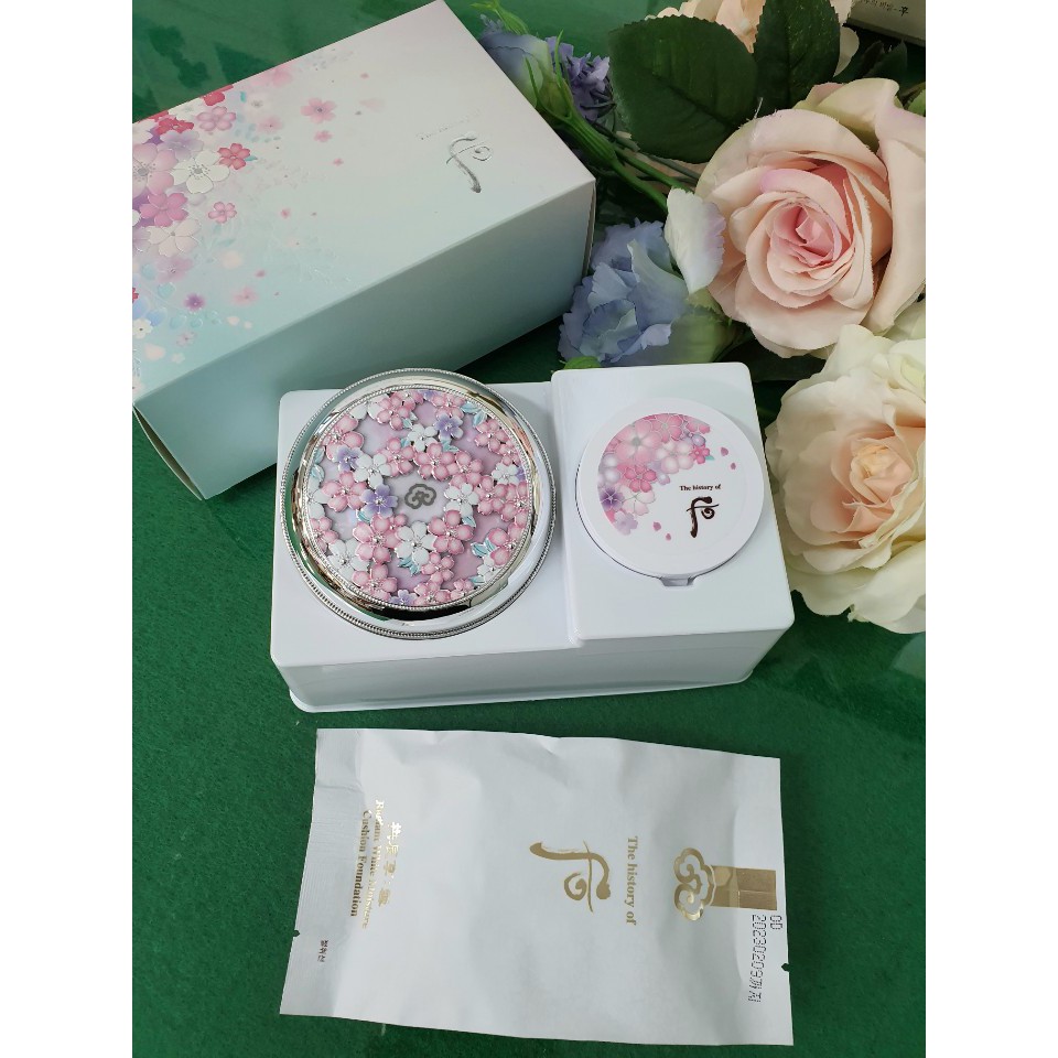 Phấn nước phiên bản Hoa anh đào Whoo (Whoo Radiant White Moisture Cushion Foundation special set)_ Phấn má hồng