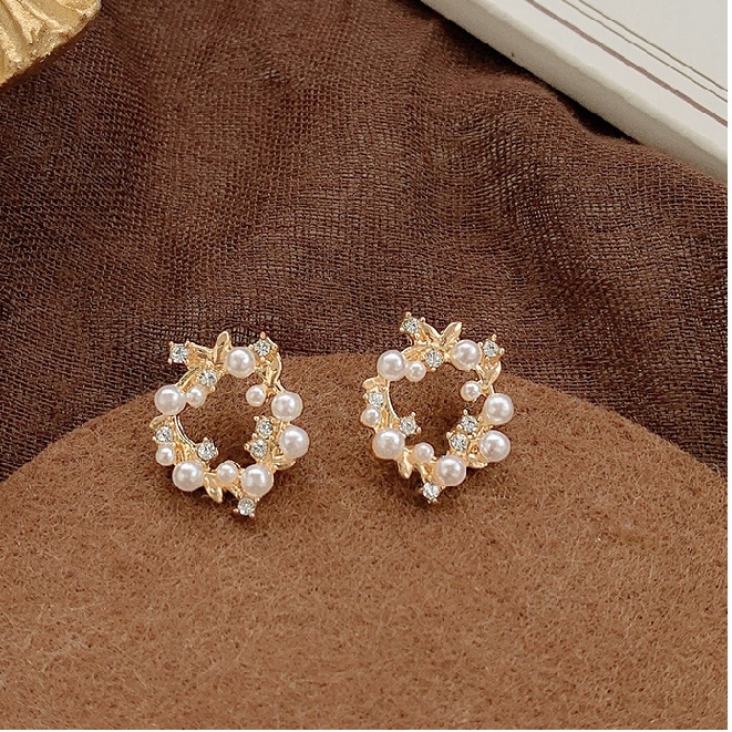 Khuyên tai dáng dài đính ngọc trai phong cách Hàn Quốc