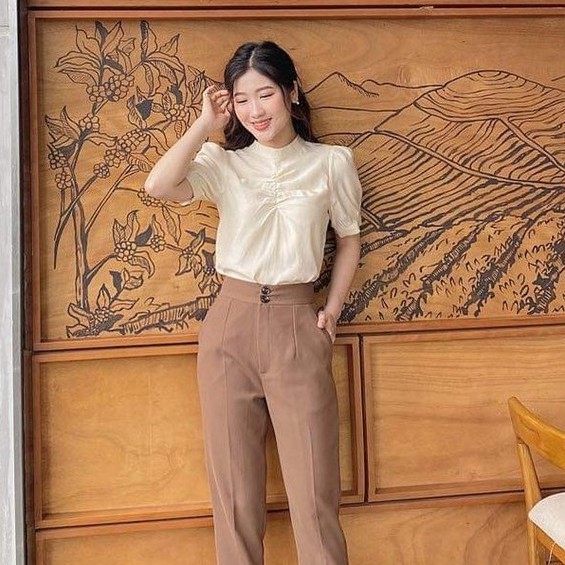 Áo linen JOM cổ cao tay ngắn nhún giữa công sở chất liệu thoáng mát LXK77170
