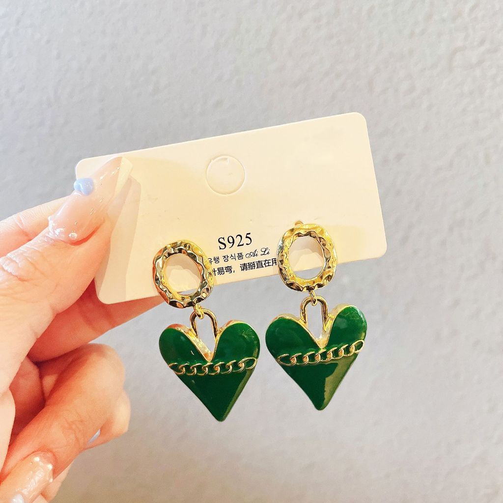 Bông Tai Chuỗi Trái Tim Màu Xanh Lá Phong Cách Hàn Quốc