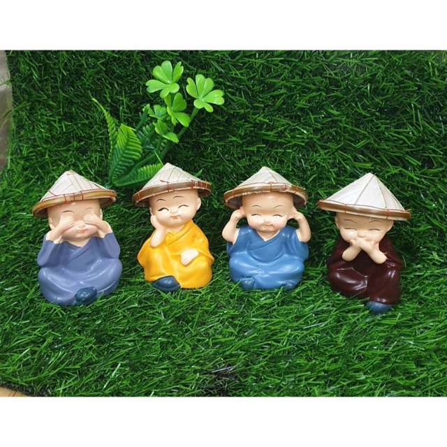 Bộ tư không đội nón lá