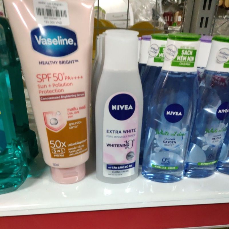 Nước hoa hồng NIVEA Extra White dưỡng trắng da & se khít lỗ chân lông (200ml)