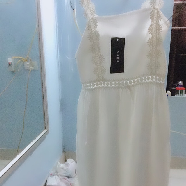 Váy trắng ren trên 2 dây ren siêu đẹp sale