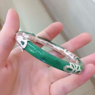 Vòng ngọc bích bọc bạc