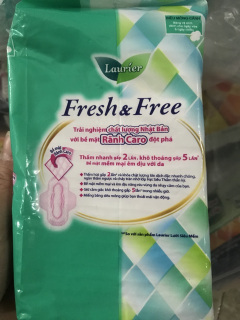 Băng vệ sinh Fresh &amp; Free có cánh ( 20 miếng gói to )