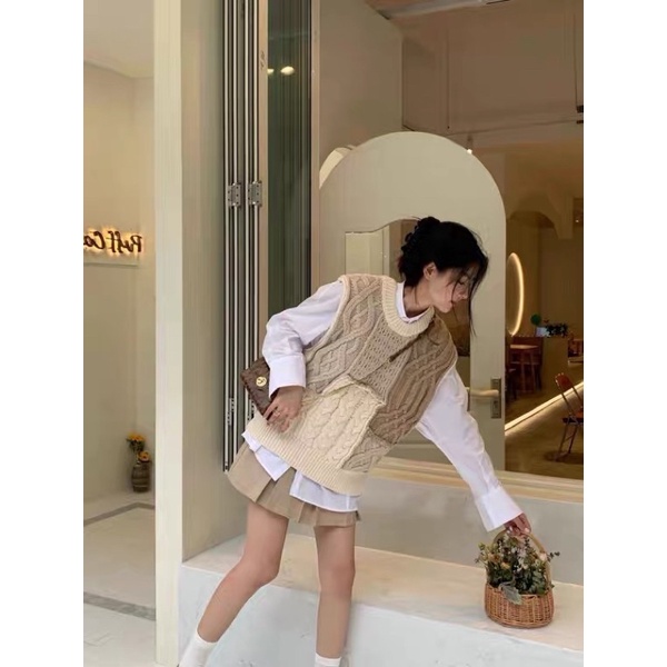 Áo gile len nâu phối be phong cách vintage Yannie