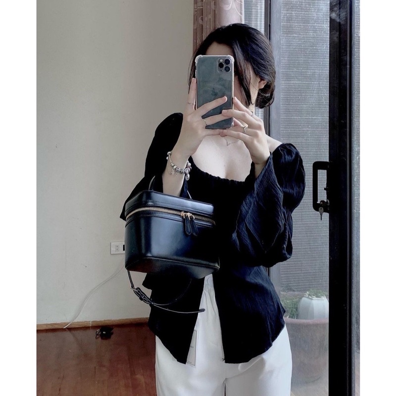 Áo cổ vuông xẻ