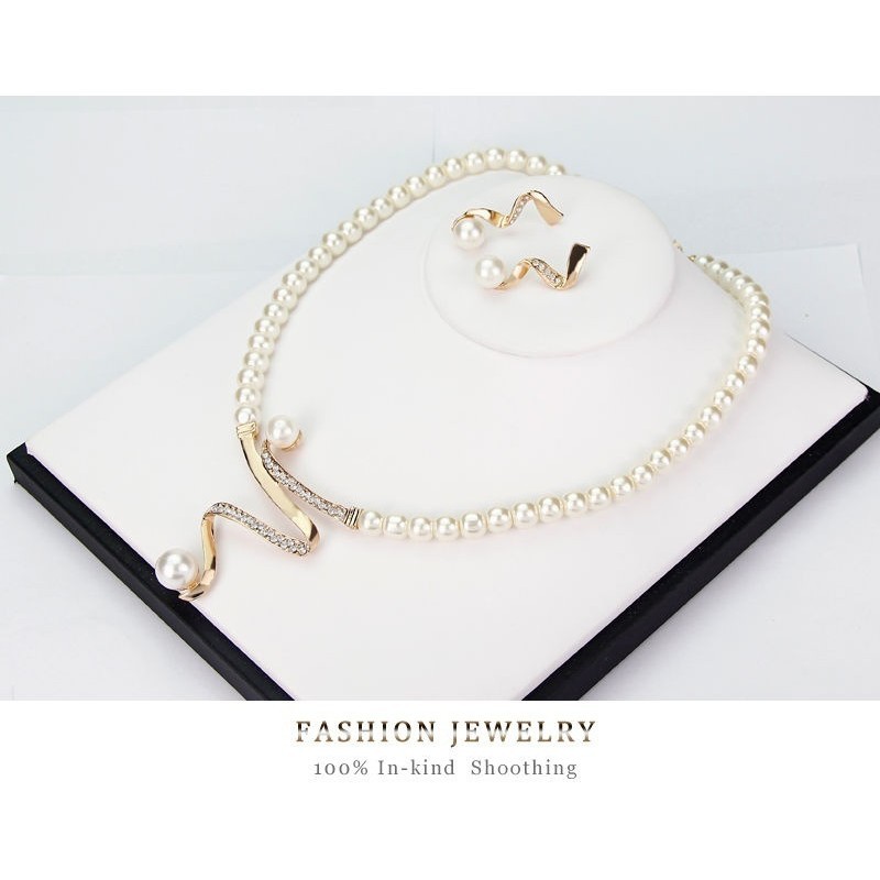 Bộ vòng cổ + bông tai đính ngọc trai cho cô dâu