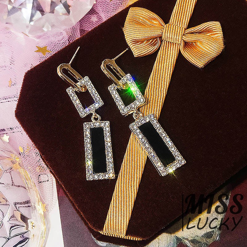 Khuyên tai nữ trang dáng dài tạo hình độc đáo