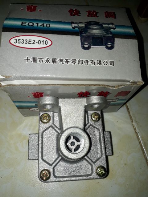 Chia hơi vuông nhỏ ( van xả hơi )