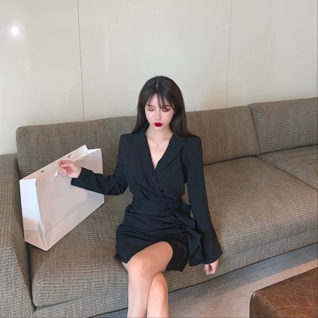 Đầm dáng vest nhún bèo đen