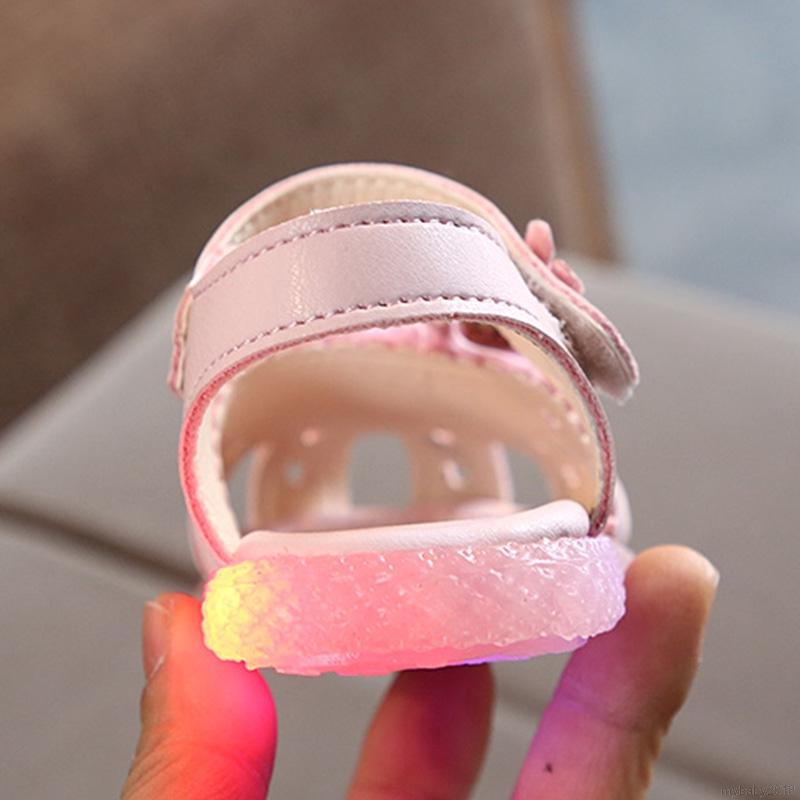 Giày Sandal Có Đèn Led Chống Trượt Cho Bé