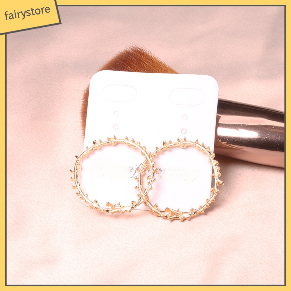 Hoa tai lá hình tròn dùng để làm quà cho nữ