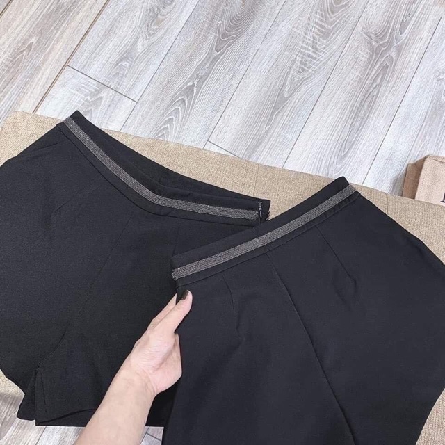 Quần short vải cạp cao viền kim sa