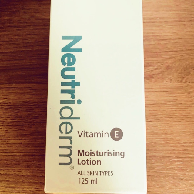 Kem dưỡng da phục hồi Neutriderm 120ml