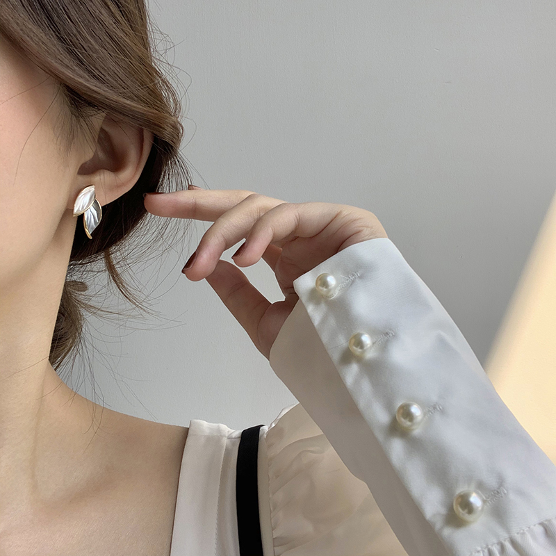 Bông Tai Hình Chiếc Lá Theo Phong Cách Hàn Quốc