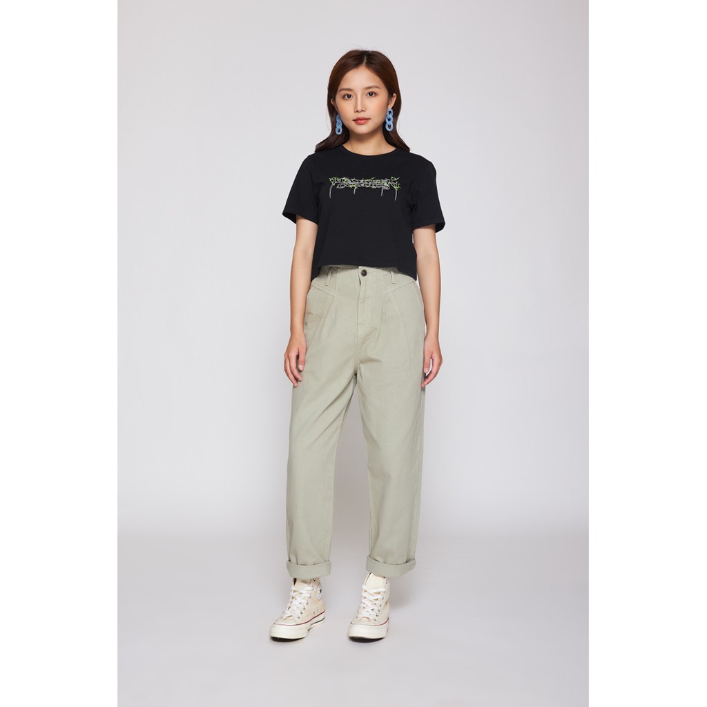 Áo Thun BOO Nữ Dáng Croptop In Hình Marvel Trên Niền Vải Trắng Đen Cá Tính
