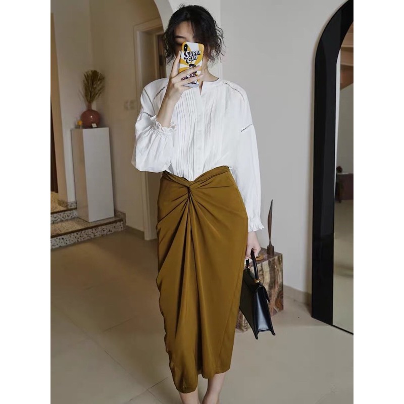 Chân váy lụa xoắn eo dáng bút chì xẻ tà giữa | BigBuy360 - bigbuy360.vn