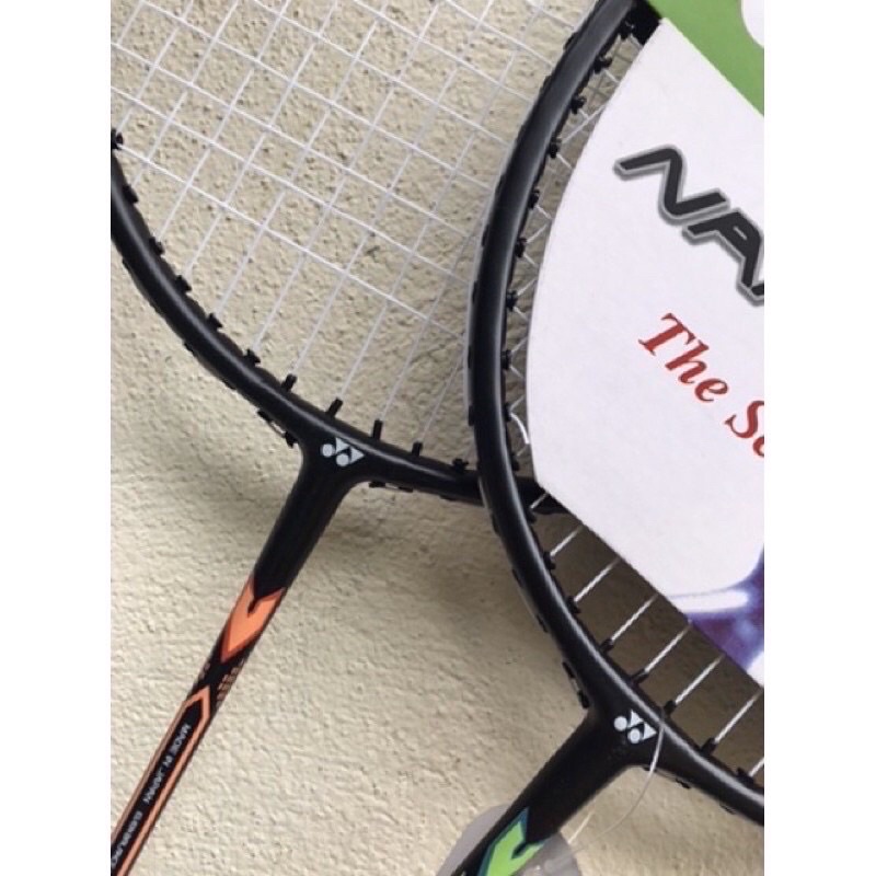 Bộ 2 vợt cầu lông yonex tặng kèm quả cầu