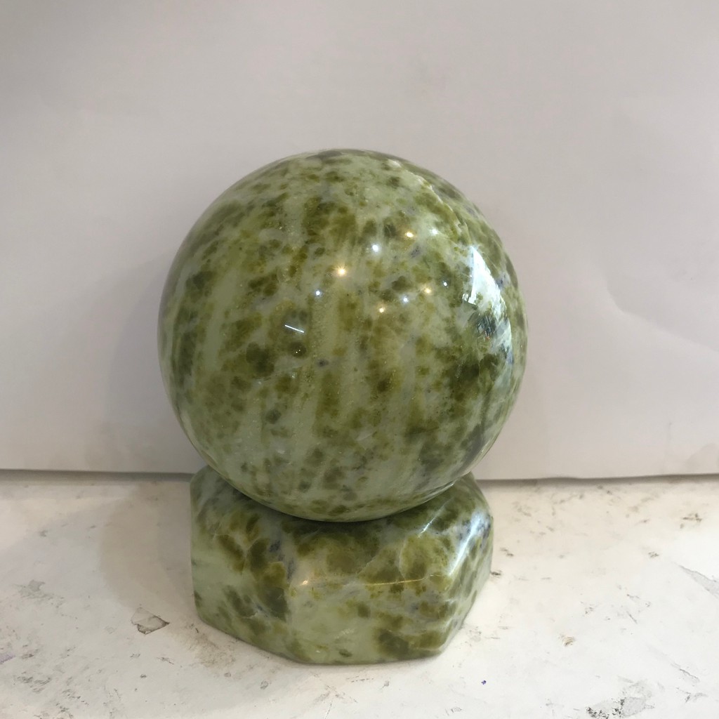 Cầu bi đá phong thủy tự nhiên màu xanh đỏ trắng vàng hồng đen hàng VN (giá rẻ nhất) cho mệnh kim mộc thủy hỏa thổ 9-10cm | BigBuy360 - bigbuy360.vn