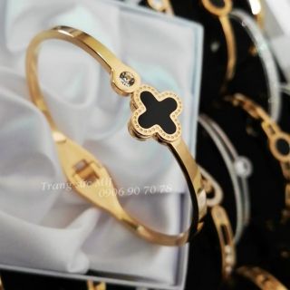 Vòng tay titan cỏ 4 lá cùng đá sang trọng, may mắn