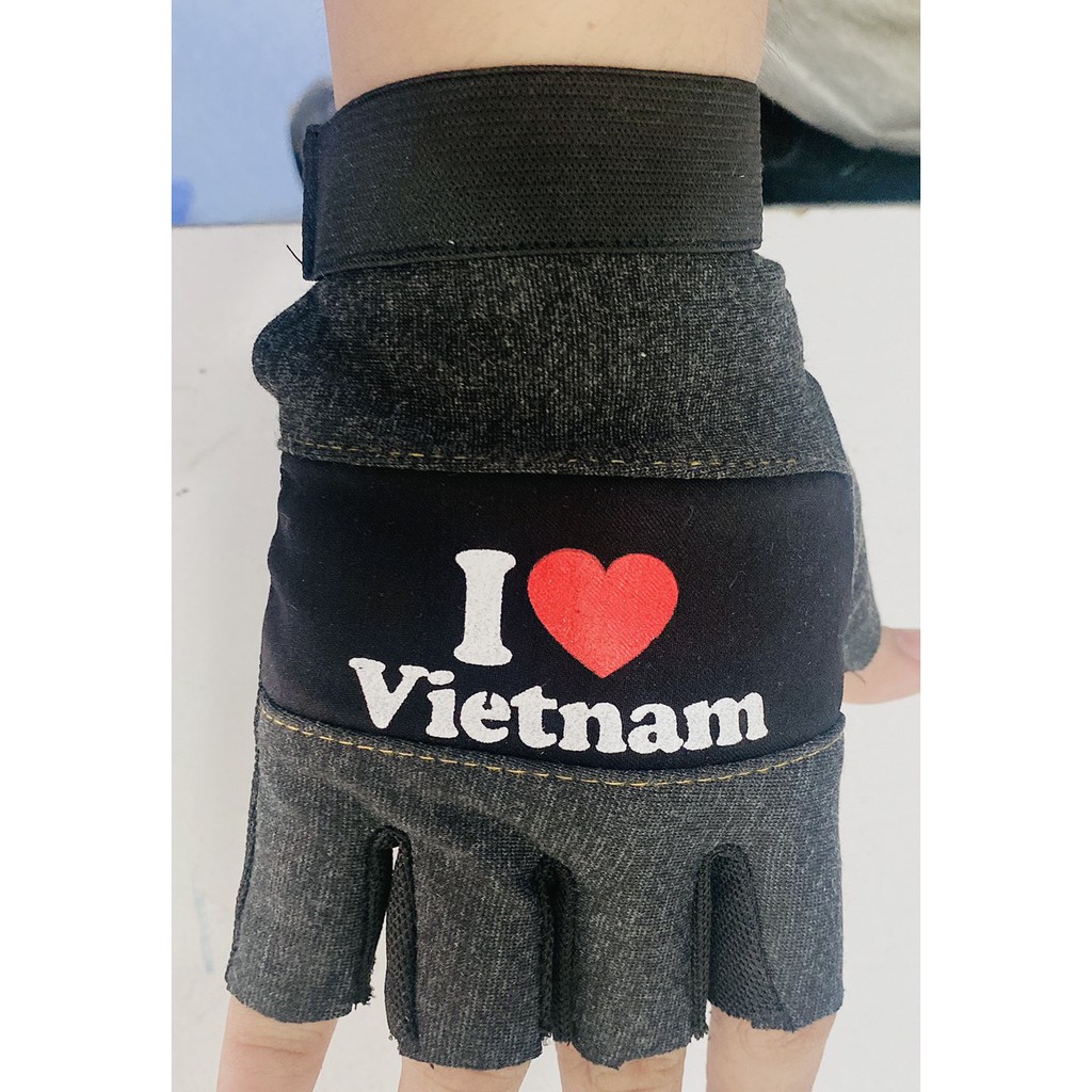 Găng tay đi nắng dùng được cho cả nam lẫn nữ cắt ngón được trang trí bằng dòng chữ 'Tôi yêu Việt Nam' dễ thương, cá tính