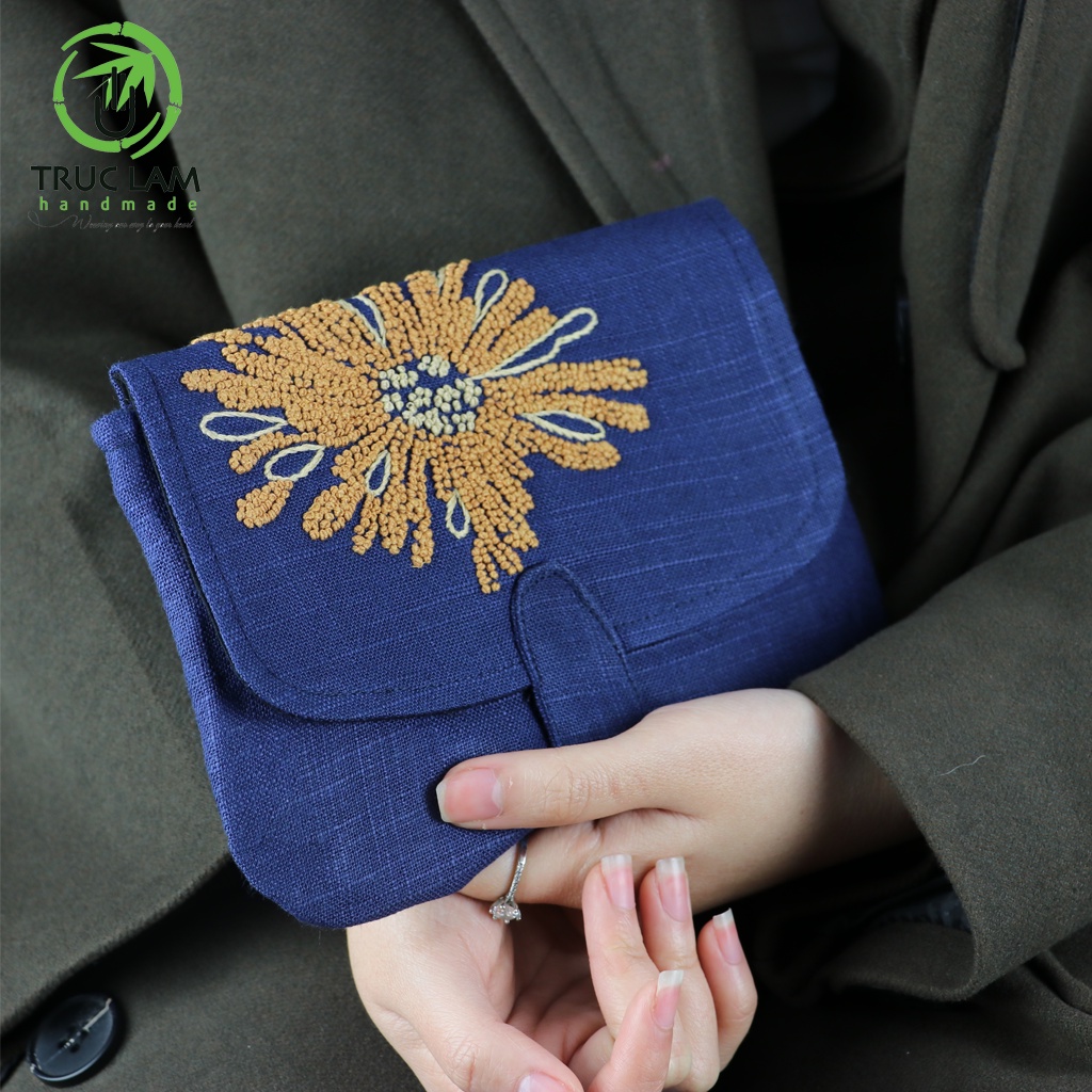 Ví Cầm Tay Nữ Vải Linen Thêu Tay Sa Hạt Họa Tiết Hai Hoa Cúc Nhiều Màu - Trúc Lâm Handmade