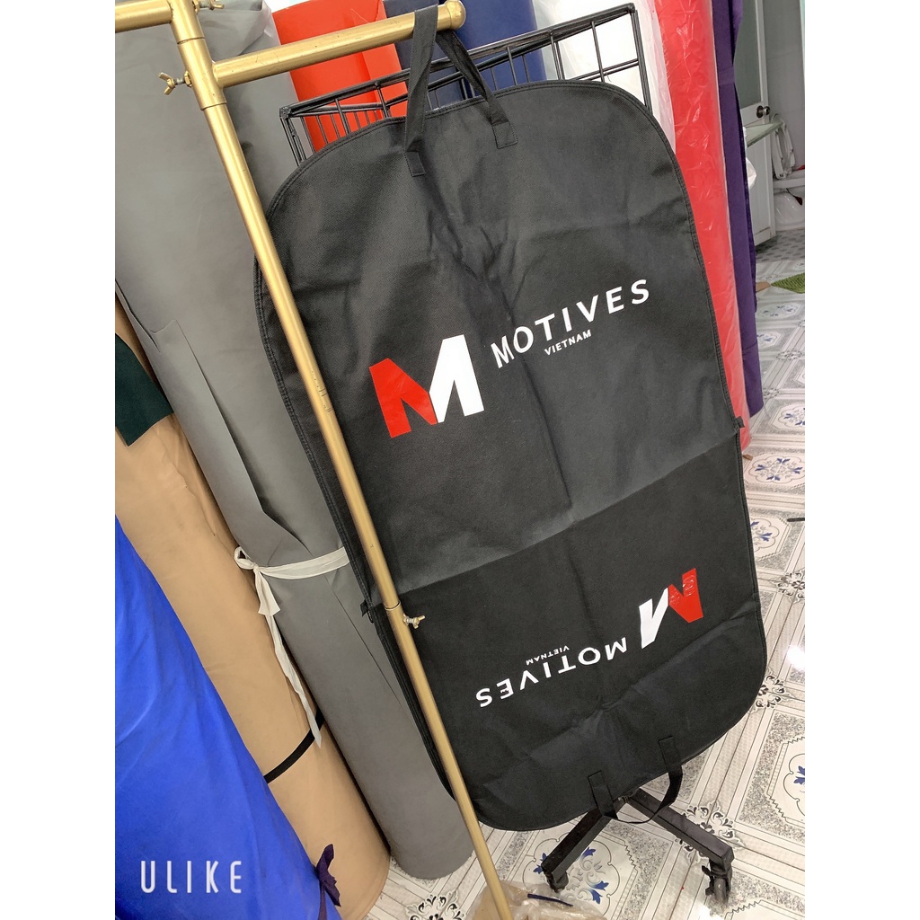 Túi trùm veston vải không dệt đen hiệu MOTIVE dây kéo vòng bảo vệ áo vest nam nữ chống bụi có quai xách hàng may dư