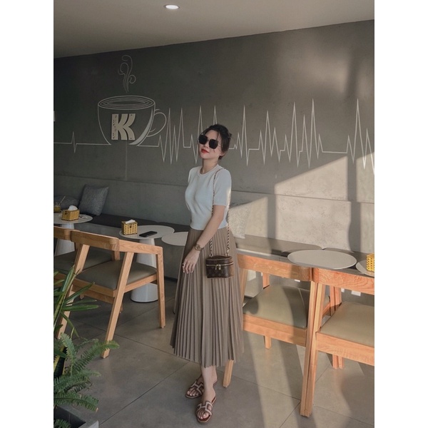 7715 Áo len mỏng cổ tròn bo eo