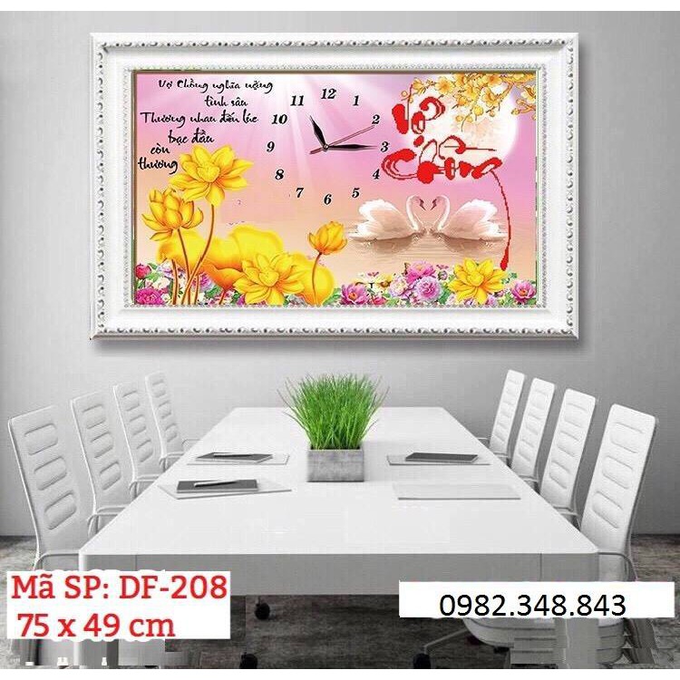 Tranh đính đá đồng hồ vợ chồng KT:75x49cm. Tranh gắn đá chưa gắn.