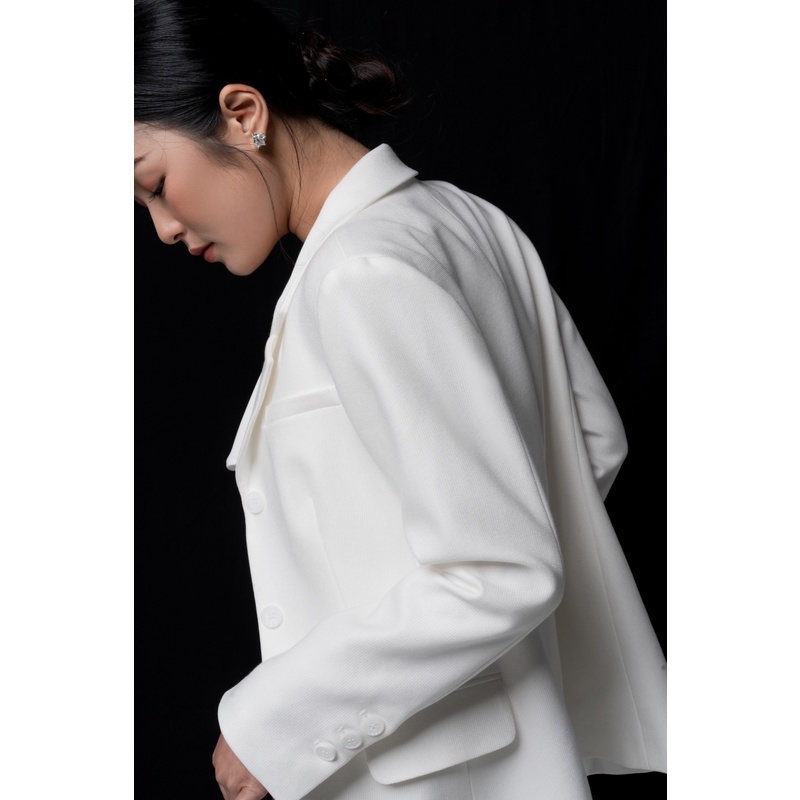 Áo Blazer nữ cao cấp màu trắng kiểu dáng chiết eo_MONOTALK 22T40003TK