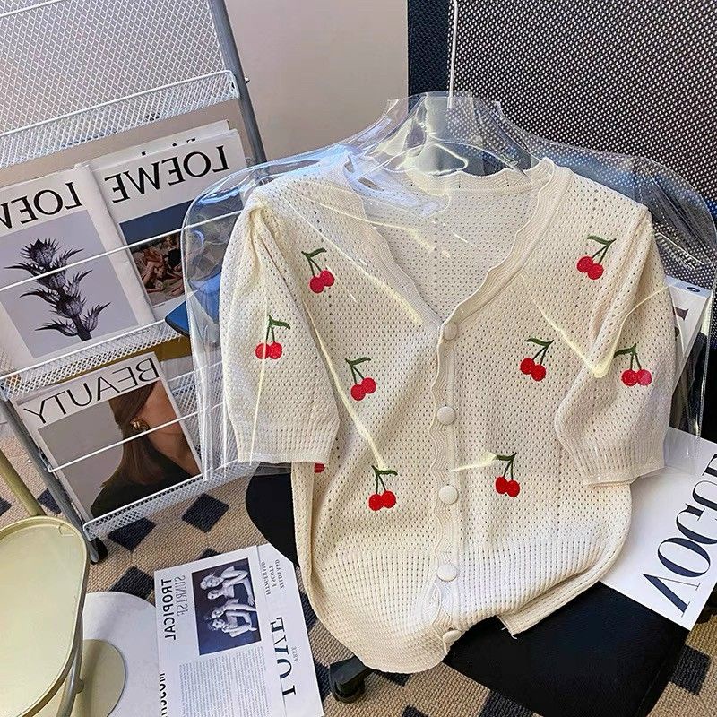 Áo kiểu cộc tay cổ tim họa tiết xinh xinh