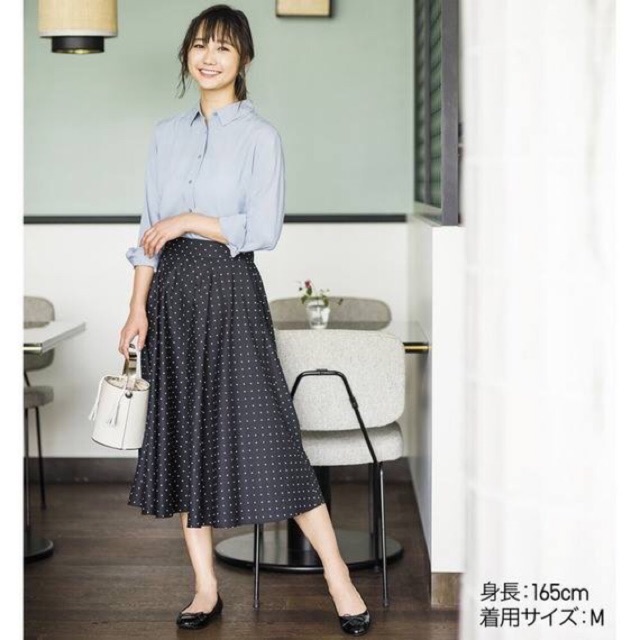 Chân váy chấm bi Uniqlo
