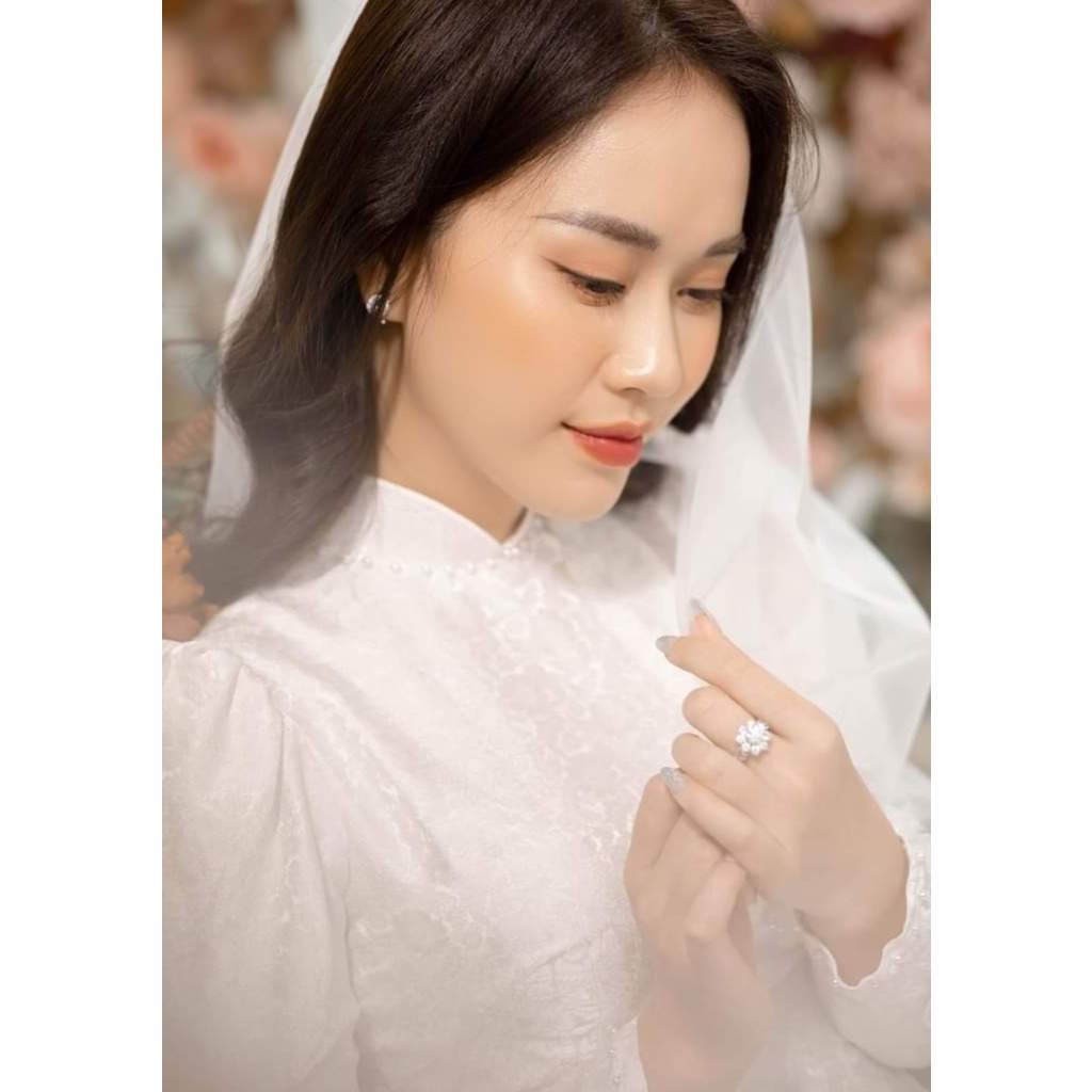 Áo dài cô dâu màu trắng tinh khôi, vải gấm tơ sang trọng - Áo Dài Đan Linh