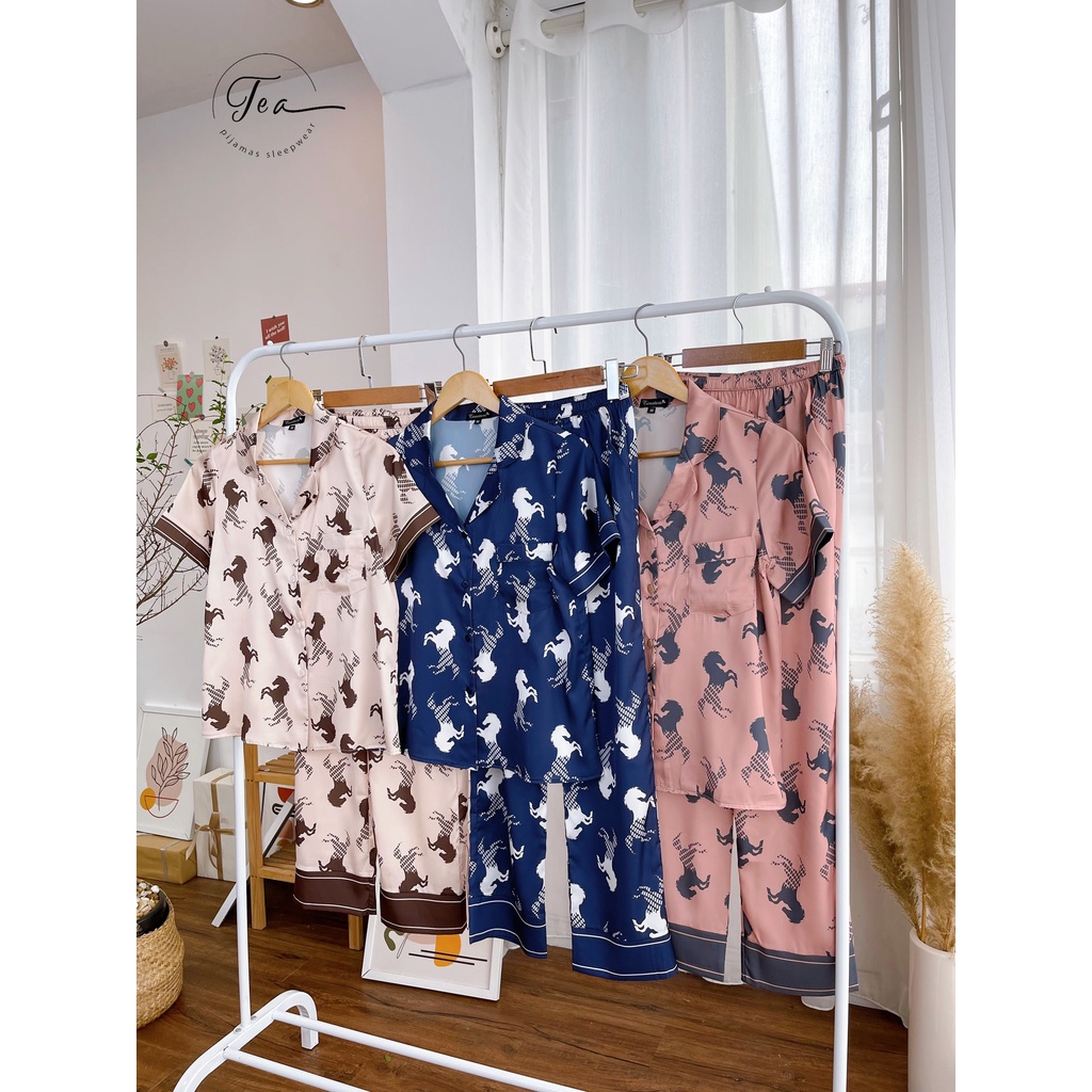 Bộ mặc nhà Pyjama áo cộc quần dài chất lụa Tea Store họa tiết ngựa cao cấp sang trọng