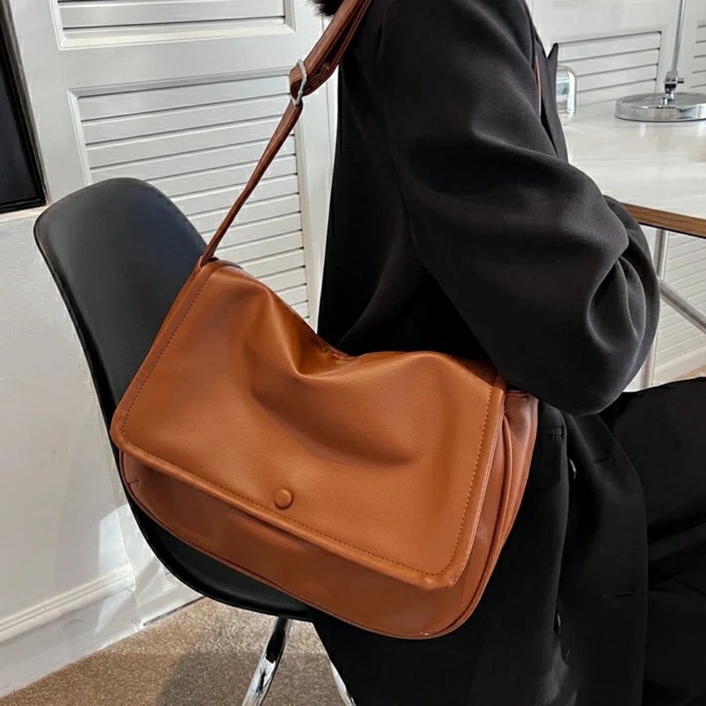 Túi đeo chéo Unisex kiểu dáng bì thư basic da mềm mịn đựng vừa laptop