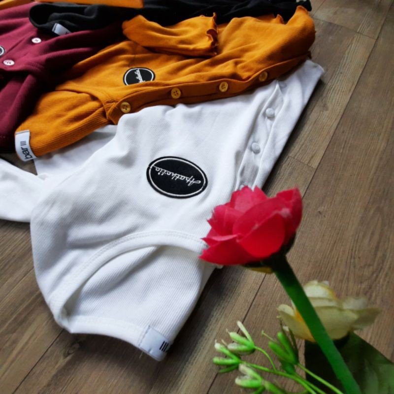 ÁO CROPTOP ĐÍNH LOGO CUỐN BIÊN TAY DÀI A2-LGG