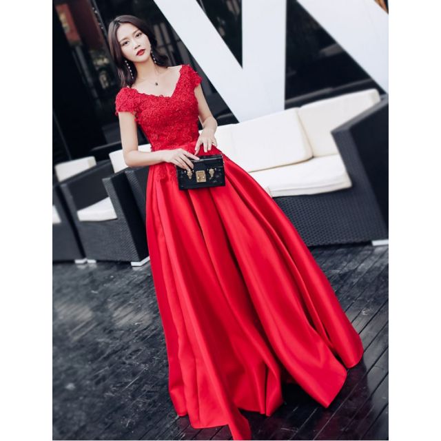 Đầm dạ hội phồng đính hoa thêu cổ V