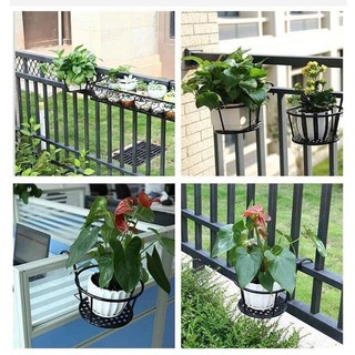 Giỏ treo chậu hoa cây cảnh ở ban công