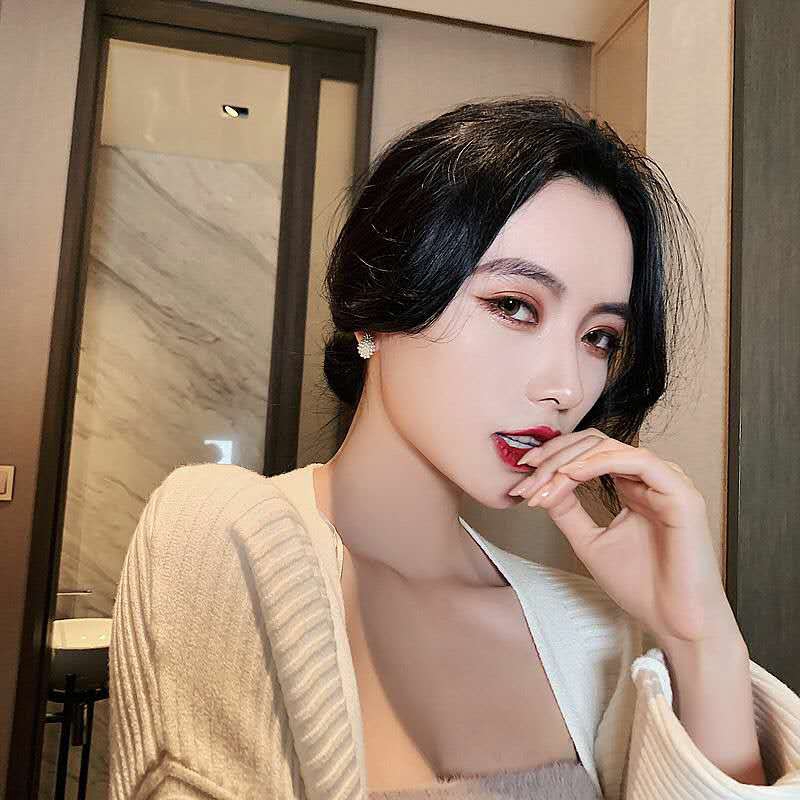 Bông Tai Hình Trái Dứa Đính Ngọc Trai Nhân Tạo Thời Trang