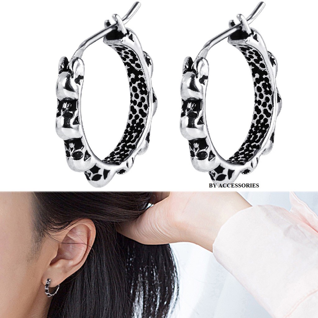 Bông tai titan unisex tròn đầu lâu và họa tiết chrome heart không gỉ