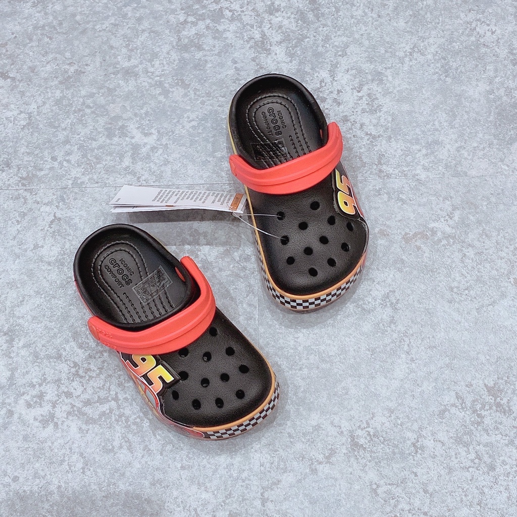 Sục crocs đen Mc Queen
