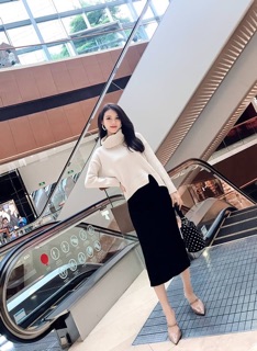 Áo len cổ lọ xẻ tà
