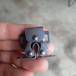Chốt sập cánh tủ ( giá 1 cái)