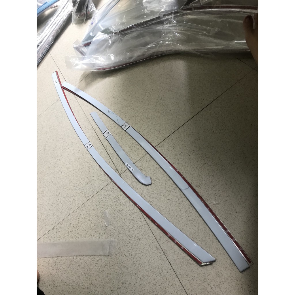 Bộ nẹp viền cong kính inox 6 chi tiết xe Kia K3, Cerato 2015-2018